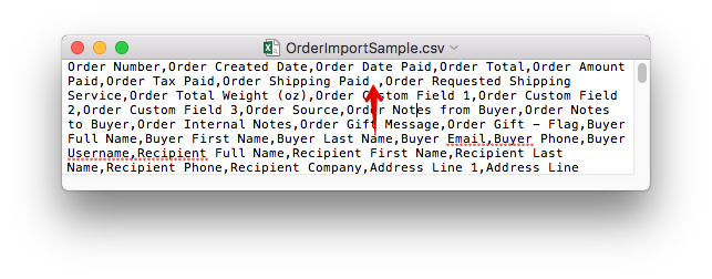 CSV-Datei in einem Texteditor-Fenster mit einem Pfeil, der auf ein zusätzliches Leerzeichen vor einem Komma zeigt.